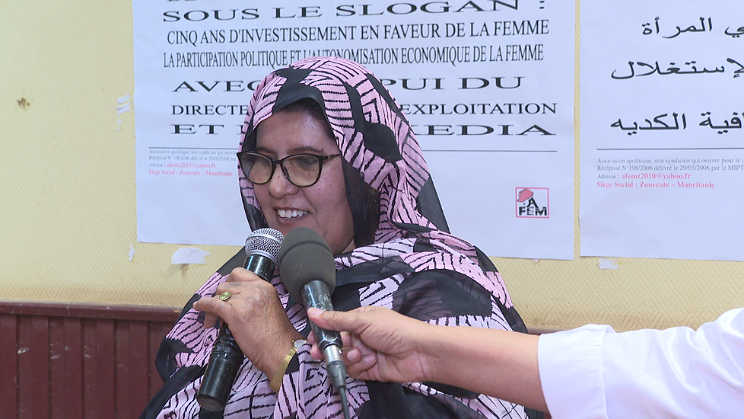 السيدة الزينه بنت الحارثي رئيسة جمعية النساء العاملات في منجم ازويرات
