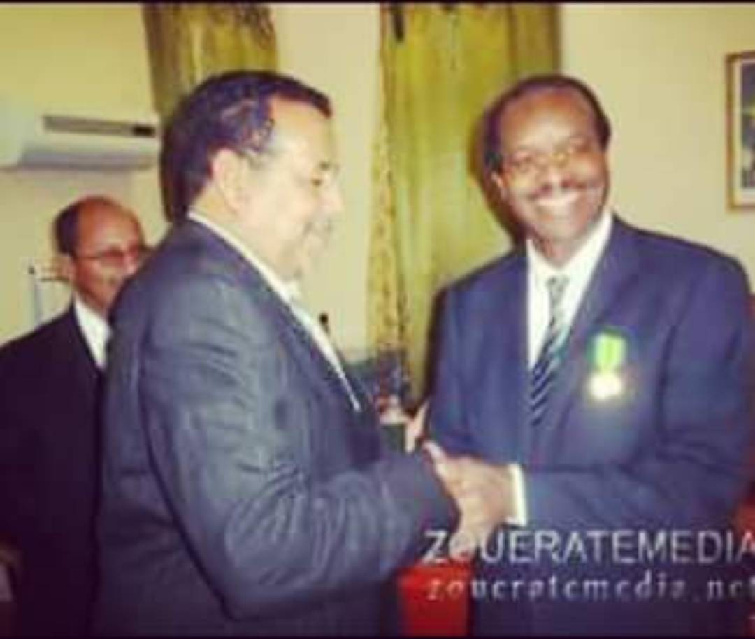 صورة كانت ازويرات ميديا  قد نشرتها عن تكريم وال أسبق له باسم رئيس الجمهورية