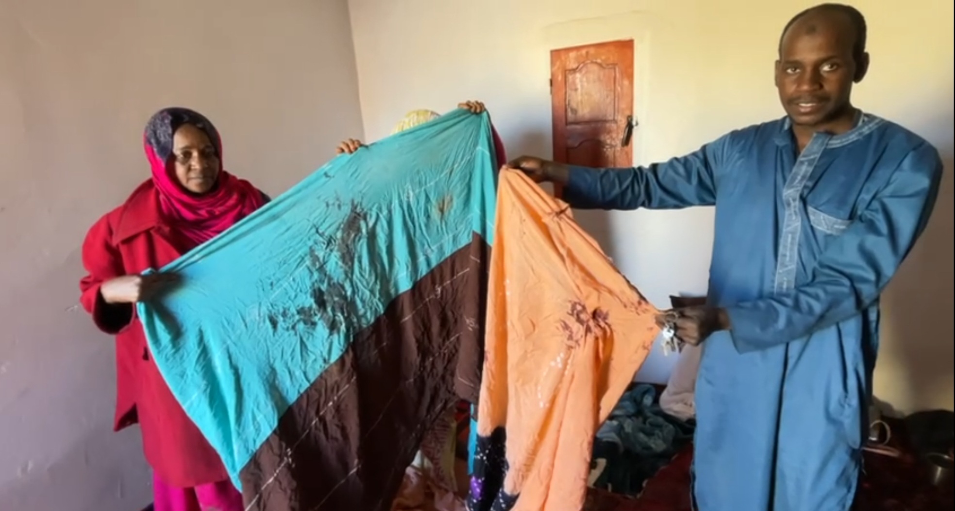 آثار الدماء على ملابسها