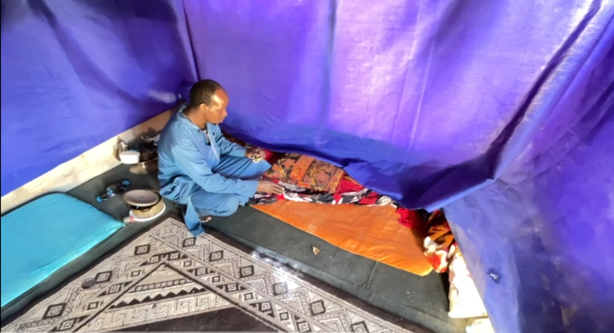 فراشها خلال وقت الاعتداء